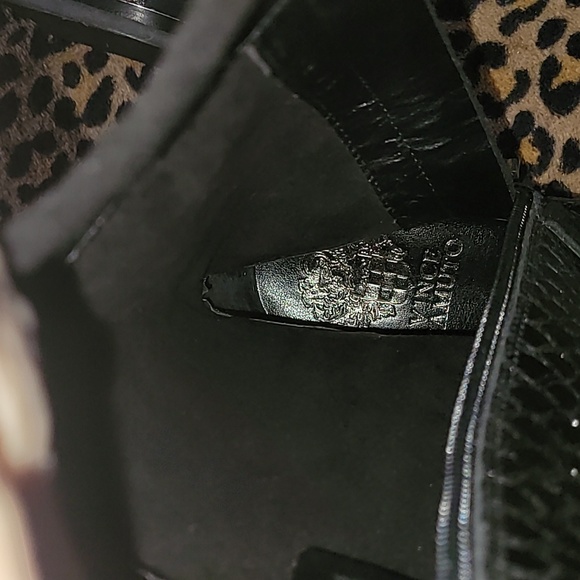 Vince Camuto black leather and suede boots. Size 5.5 - Picture 11 of 16